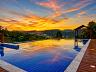 Piscina ao p�r do sol no s�tio � venda em Sales�polis