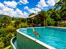 Piscina e quiosque com vista para a natureza no s�tio em Sales�polis