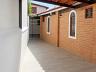Corredor lateral coberto da casa t�rrea no Jardim Aruan