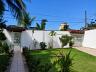 Vista interna do jardim e da fachada da casa t�rrea