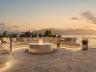 Fire pit do Scenarium Martim de S� com �rea de conviv�ncia frente mar em Caraguatatuba
