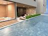 Deck da piscina com espregui�adeiras no Residencial Safira