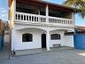 Fachada da casa � venda no Morro do Algod�o, Caraguatatuba, com varanda e bala�stres