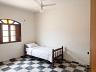 Quarto de solteiro com ventilador de teto da casa no Morro do Algod�o