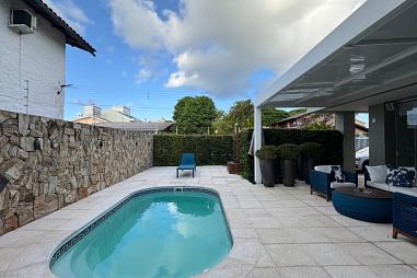 Casa com 5 quartos à venda, 560m², 7 banheiros, 6 garagens - Cachoeira do Bom Jesus - Florianópolis