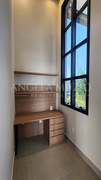 Casa de Alto Padr�o com 3 Su�tes e Piscina no Condom�nio Maria C�ndida 4