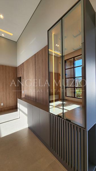Casa de Alto Padr�o com 3 Su�tes e Piscina no Condom�nio Maria C�ndida 8