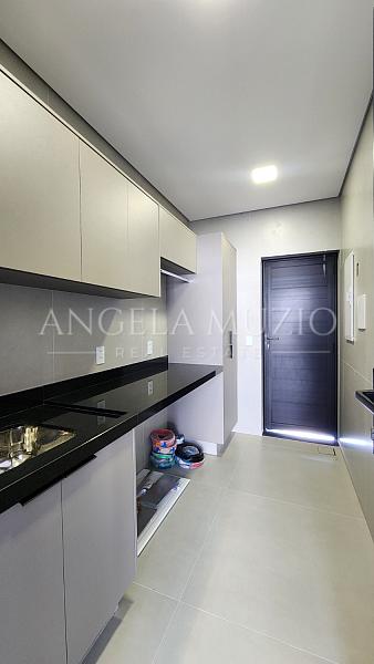 Casa de Alto Padr�o com 3 Su�tes e Piscina no Condom�nio Maria C�ndida 16