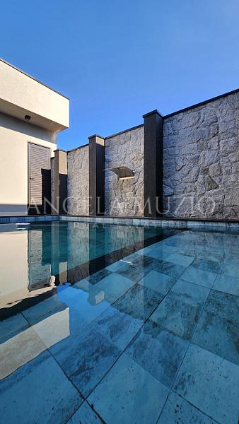 Casa de Alto Padr�o com 3 Su�tes e Piscina no Condom�nio Maria C�ndida 19