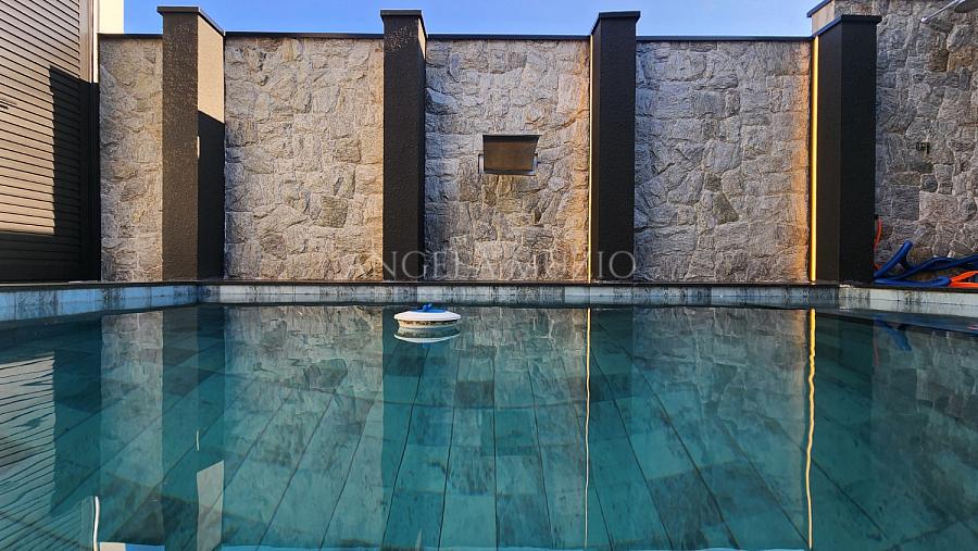 Casa de Alto Padr�o com 3 Su�tes e Piscina no Condom�nio Maria C�ndida 20