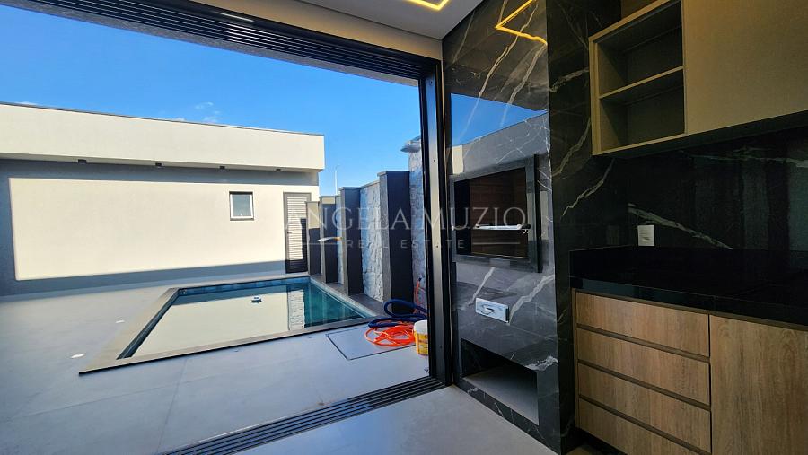 Casa de Alto Padr�o com 3 Su�tes e Piscina no Condom�nio Maria C�ndida 24