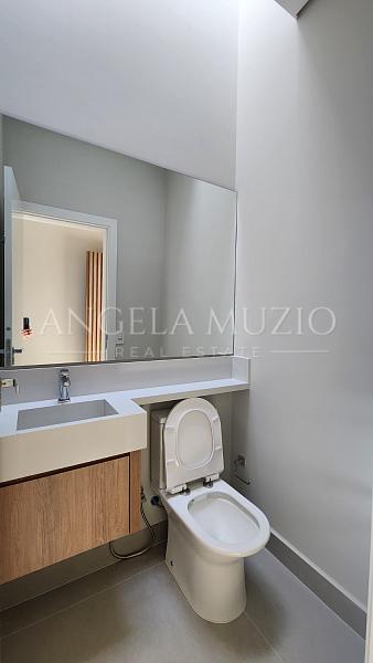 Casa de Alto Padr�o com 3 Su�tes e Piscina no Condom�nio Maria C�ndida 25