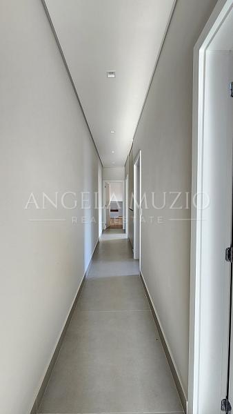Casa de Alto Padr�o com 3 Su�tes e Piscina no Condom�nio Maria C�ndida 26