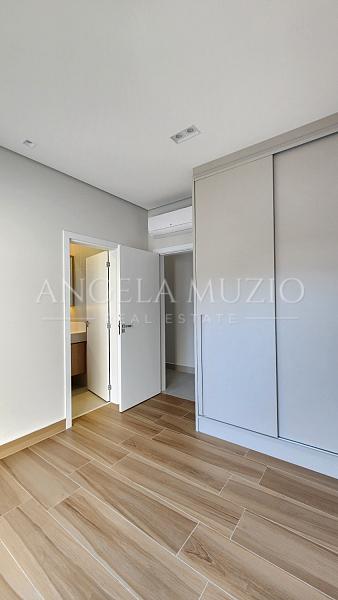 Casa de Alto Padr�o com 3 Su�tes e Piscina no Condom�nio Maria C�ndida 29