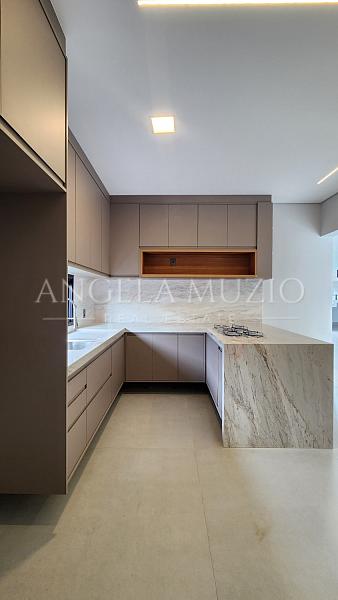 Casa de alto padr�o � venda no Condom�nio Dona Maria C�ndida | 4 su�tes e piscina 8