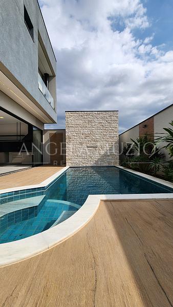 Casa de alto padr�o � venda no Condom�nio Dona Maria C�ndida | 4 su�tes e piscina 14