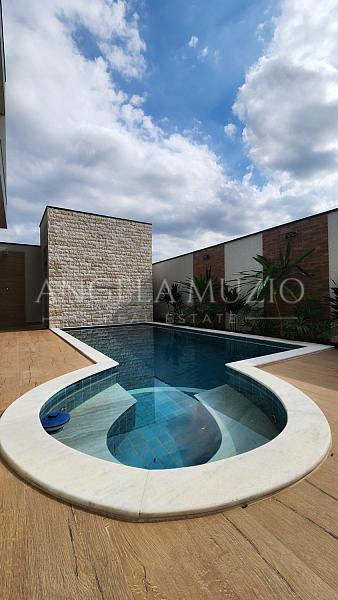 Casa de alto padr�o � venda no Condom�nio Dona Maria C�ndida | 4 su�tes e piscina 15