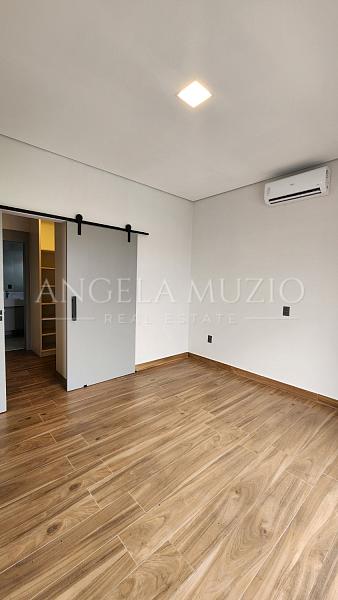 Casa de alto padr�o � venda no Condom�nio Dona Maria C�ndida | 4 su�tes e piscina 23