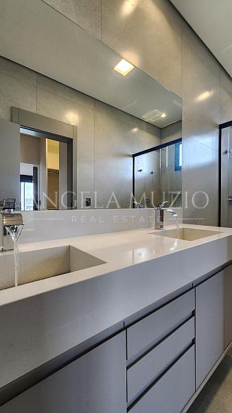 Casa de alto padr�o � venda no Condom�nio Dona Maria C�ndida | 4 su�tes e piscina 25
