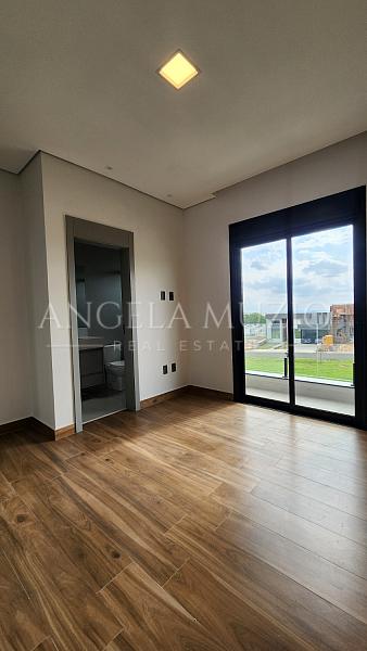 Casa de alto padr�o � venda no Condom�nio Dona Maria C�ndida | 4 su�tes e piscina 28
