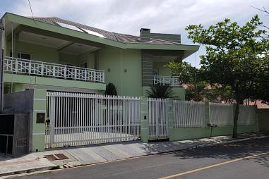 Casa Com Piscina na Praia Dos Amores