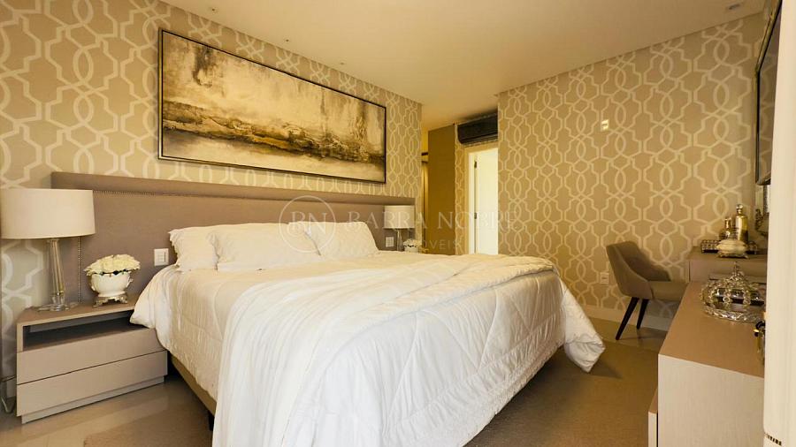 4 Suítes, 3 Vagas de Garagem — foto 12