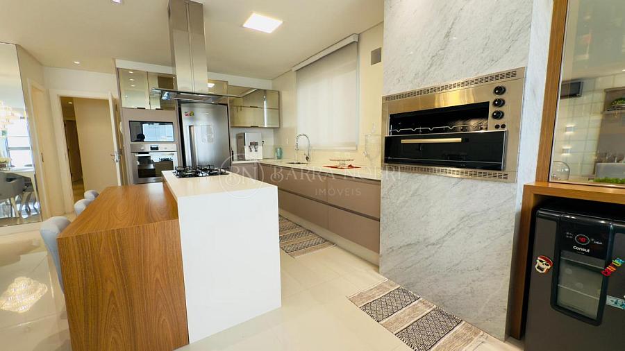 4 Suítes, 3 Vagas de Garagem — foto 5