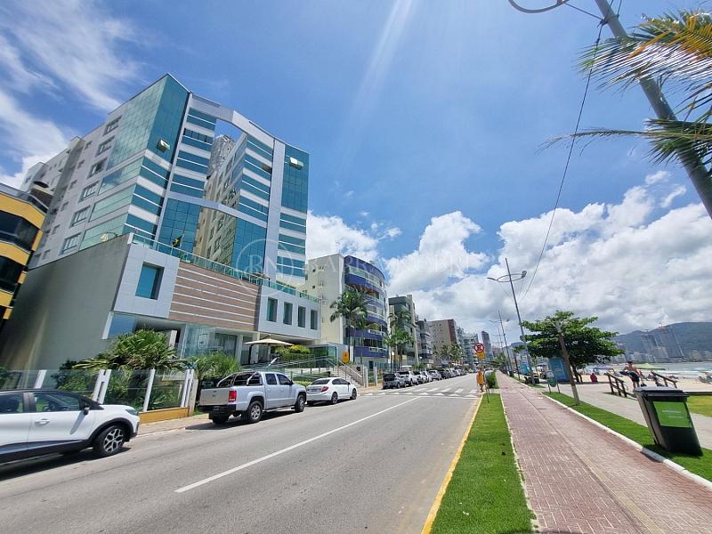 4 Su�tes,4 Vagas de Garagem 1