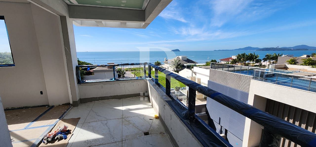 Com 3 quartos, vista mar definitiva