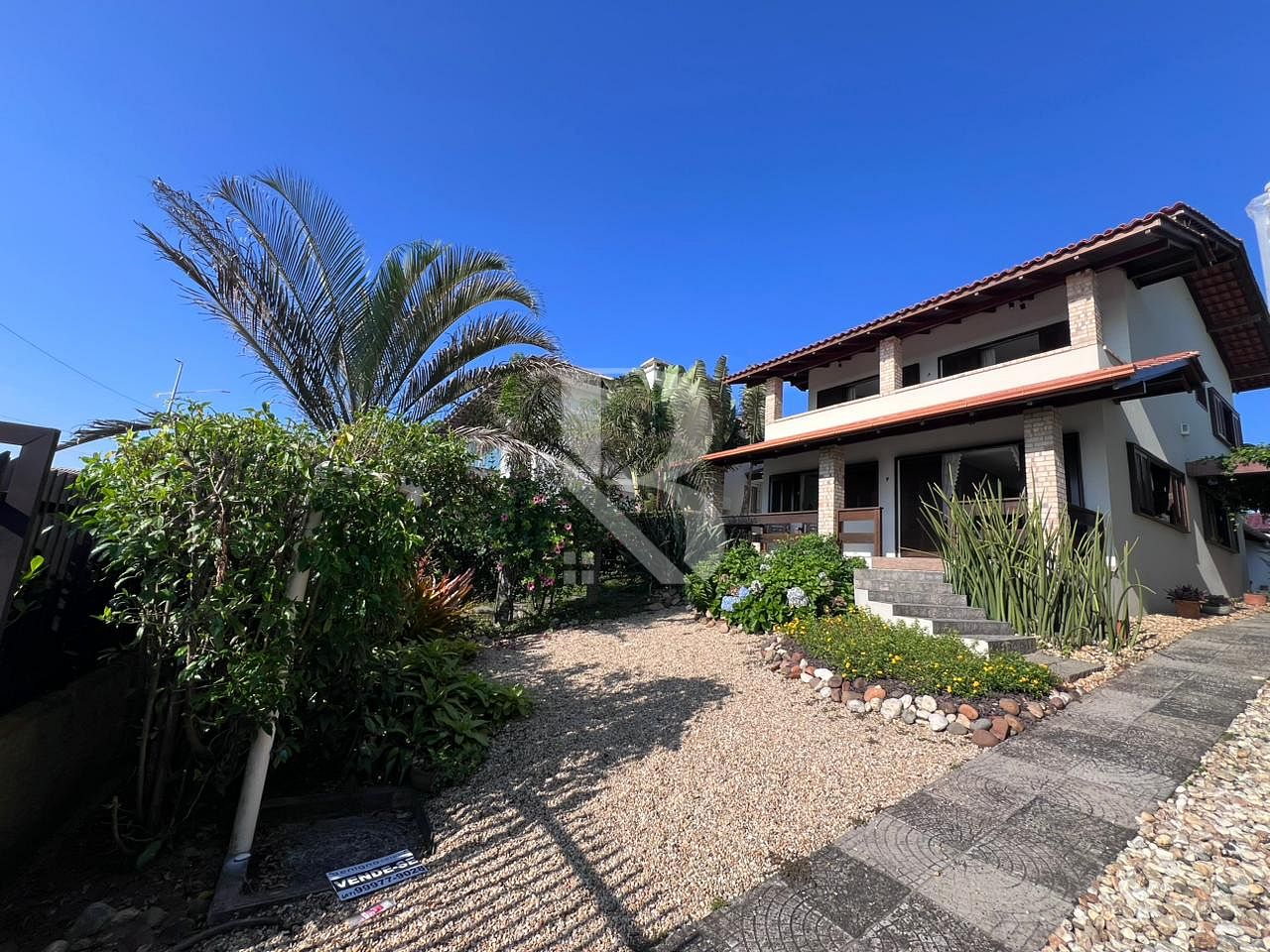 Com 4 quartos. Casa a venda frente mar em Balneário Piçarras sc