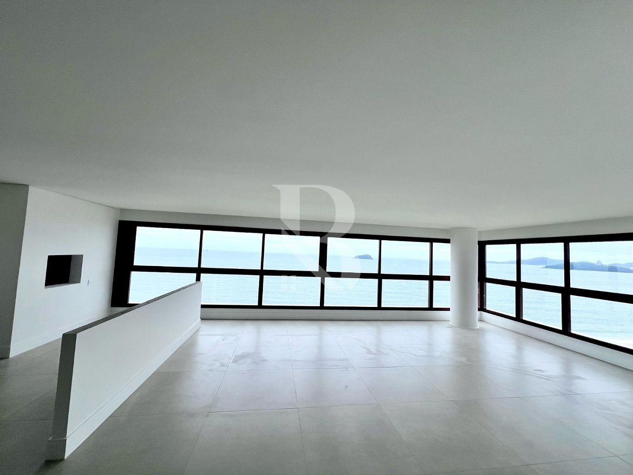 Com 3 suítes. Mykonos - Daxo - Frente mar em Balneário Piçarras - SC