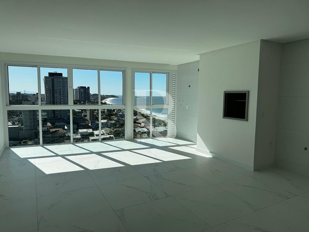 Com 3 suítes. Apartamento a venda em Balneário Piçarras - Litoral Norte SC