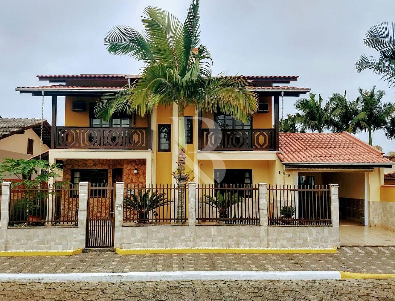 Com  5 quartos. Casa  a venda em Balneário Piçarras