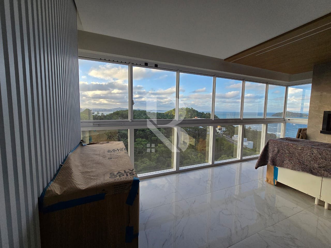 Com 3 quartos. Vista Paradiso - Apartamento a venda Penha SC.