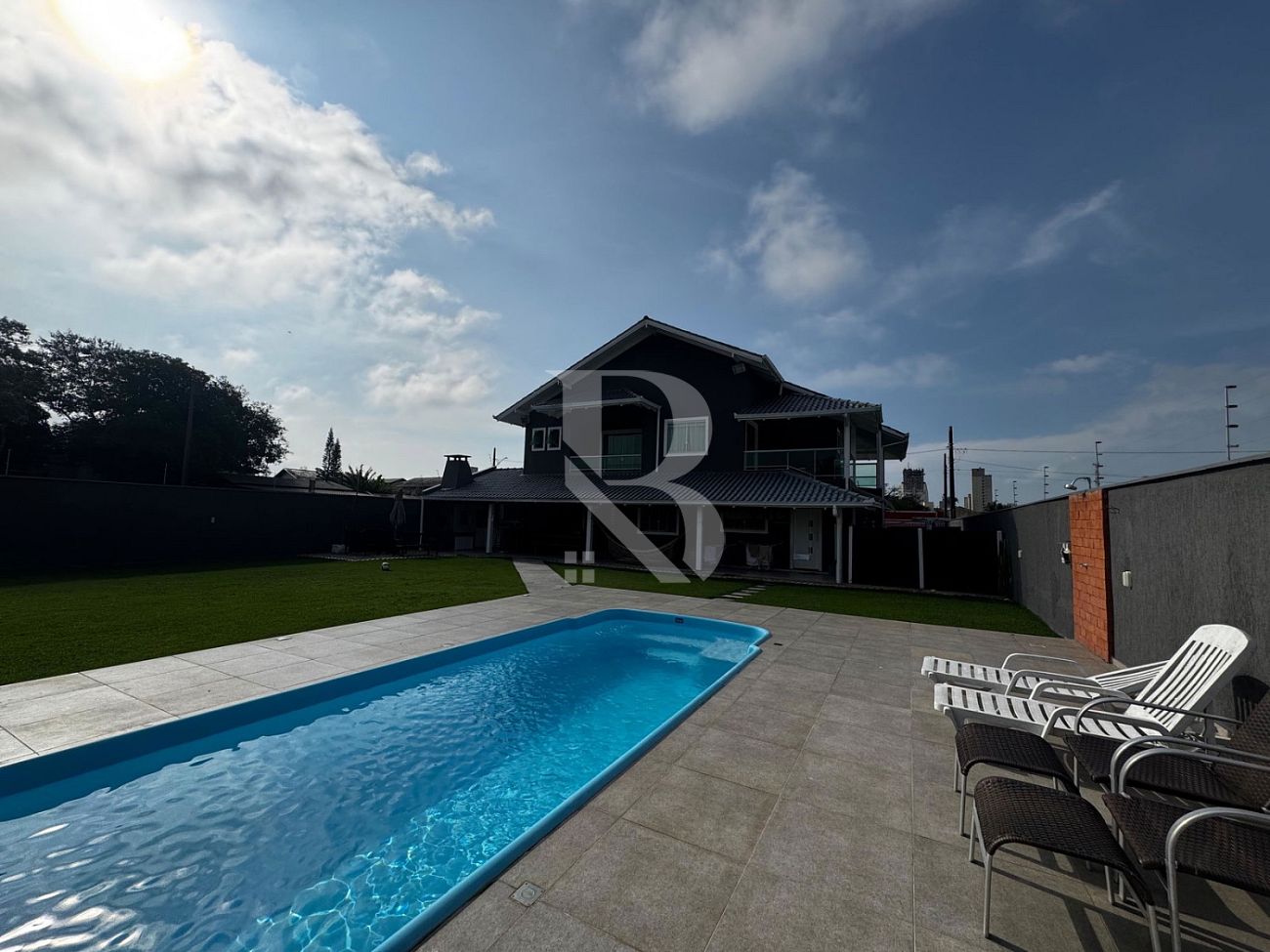 Com 3 quartos. Casa a venda Balneário Piçarras SC