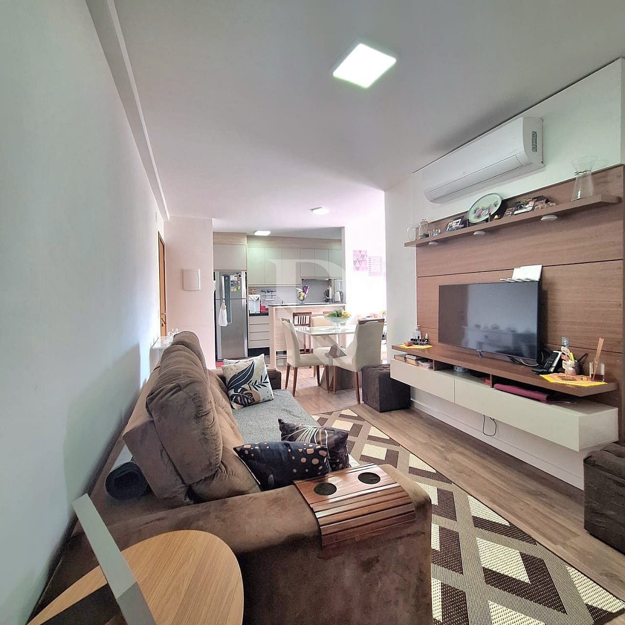 Com 2 quartos. Apartamento a venda em Balneário Piçarras - SC