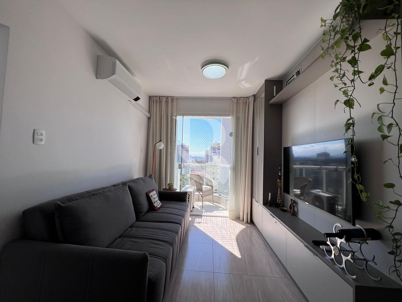 Com 1 Quarto. Apartamento a venda em Balneário Piçarras SC.