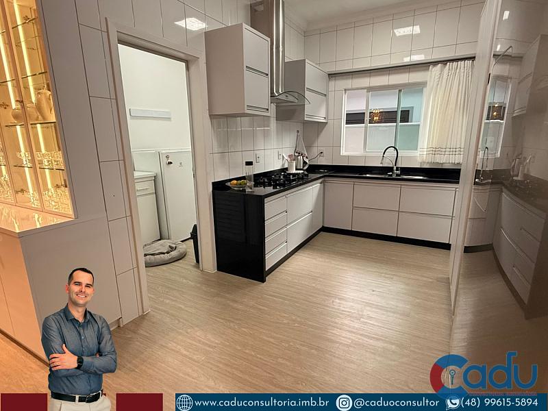 CASA MOBILIADA COM PISCINA NA PEDRA BRANCA | 205m² PRIVATIVOS | 4 DORMITÓRIOS — foto 9