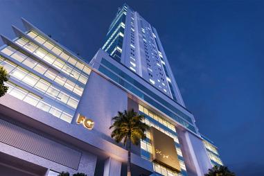 Cobertura com 4 dormitórios, 4 suítes, 5 vagas de garagem em Balneário Camboriú