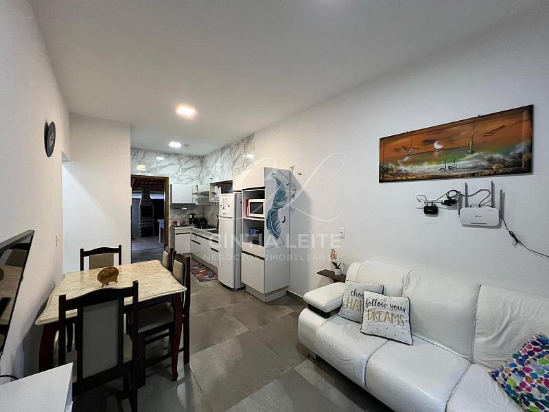 Casa a Venda a 700m da Praia de Armação – Mobiliada e com Área de Festas — foto 3