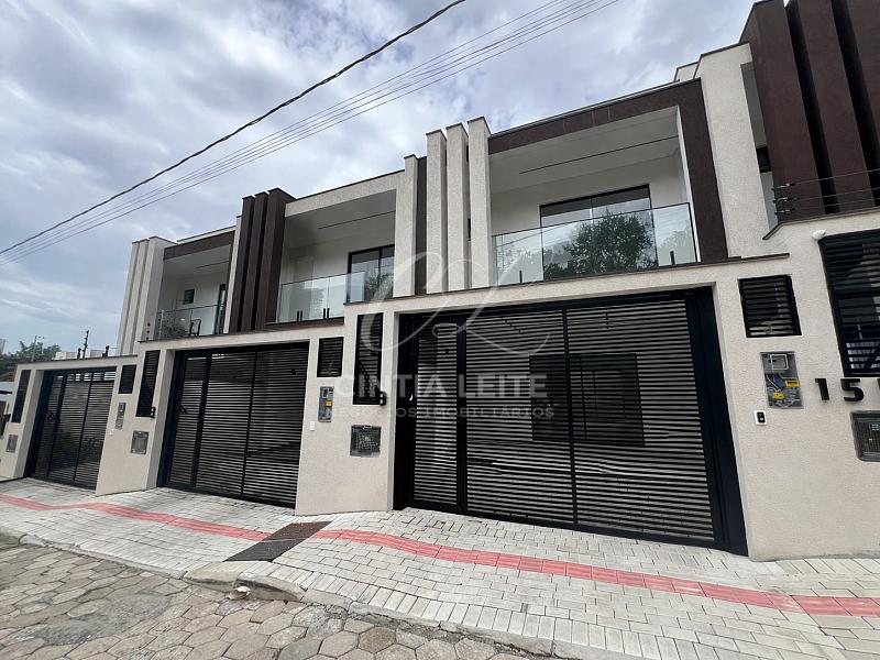 À Venda Sobrado |3 Quartos Sendo 1 Suite| Itacolomi em Balneário Piçarras com Piscina Privativa — foto 2