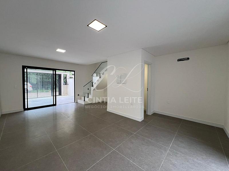 À Venda Sobrado |3 Quartos Sendo 1 Suite| Itacolomi em Balneário Piçarras com Piscina Privativa — foto 9