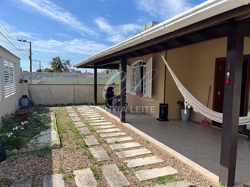 🏡 � Venda Casa |4 Dormit�rios Sendo 1 Su�te| no Centro de Penha - SC 1