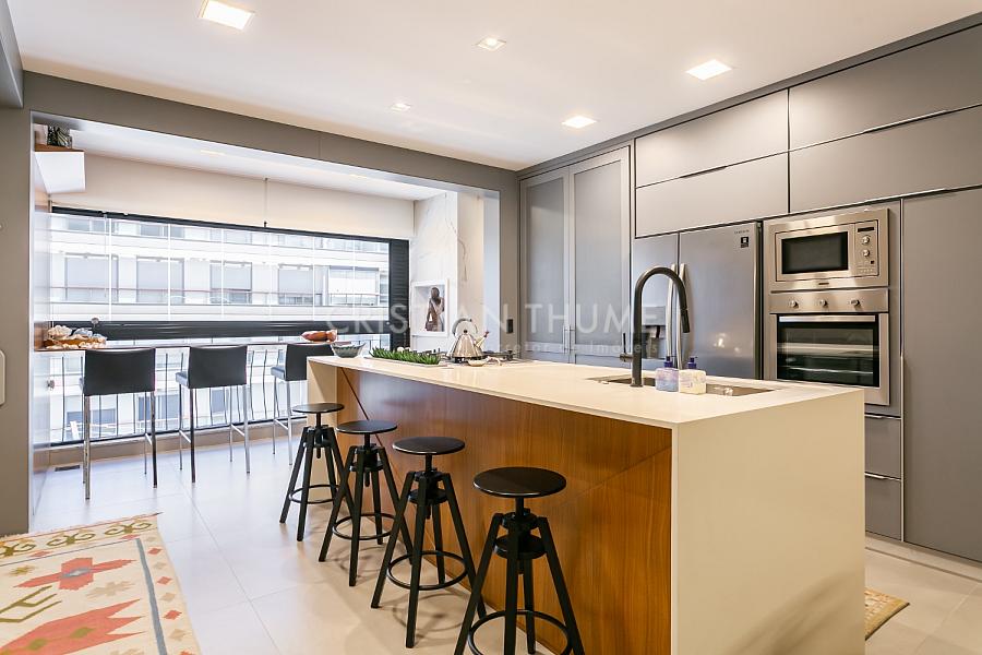 Cobertura Duplex em Jurer�, 2 Su�tes, 2 Vagas, Mobiliada, a 50 m do Mar 2