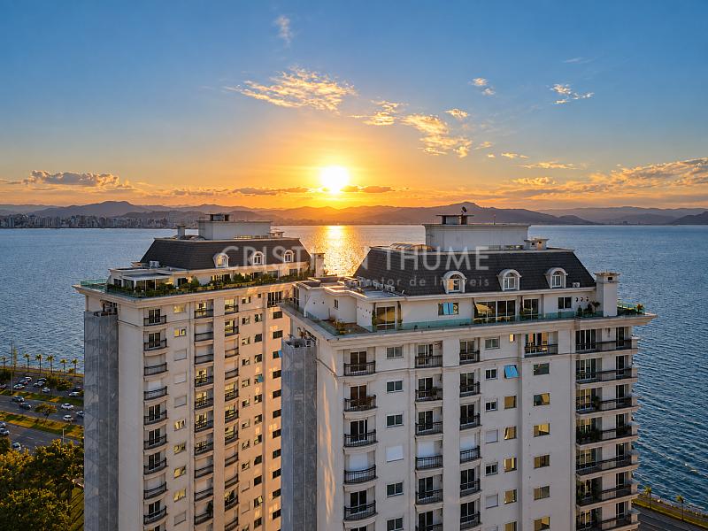 Apartamento na Beira-Mar Norte com vista mar e 3 su�tes | La Perle 2