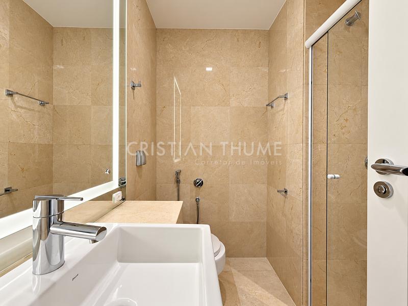 Apartamento na Beira-Mar Norte com vista mar e 3 su�tes | La Perle 11