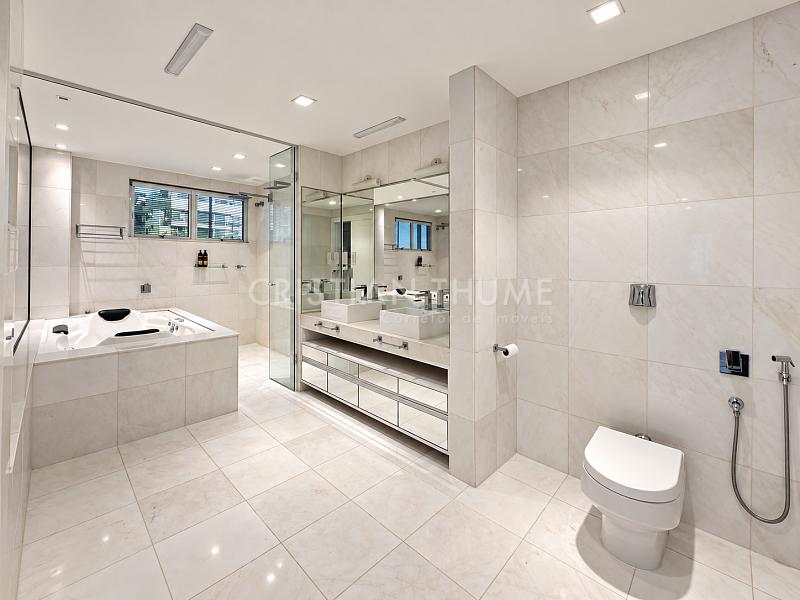Apartamento na Beira-Mar Norte com vista mar e 3 su�tes | La Perle 17