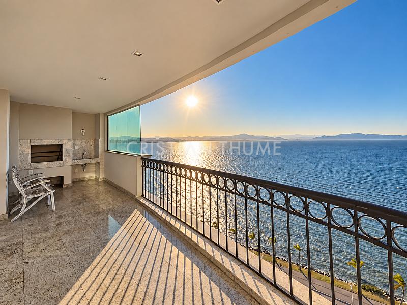 Apartamento na Beira-Mar Norte com vista mar e 3 su�tes | La Perle 1