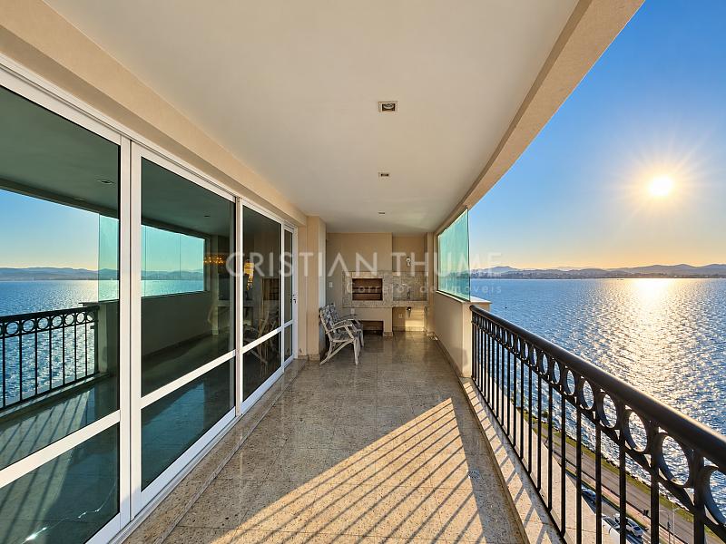 Apartamento na Beira-Mar Norte com vista mar e 3 su�tes | La Perle 3