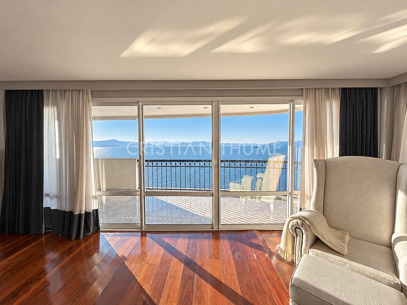 Apartamento na Beira-Mar Norte com vista mar e 3 su�tes | La Perle 4